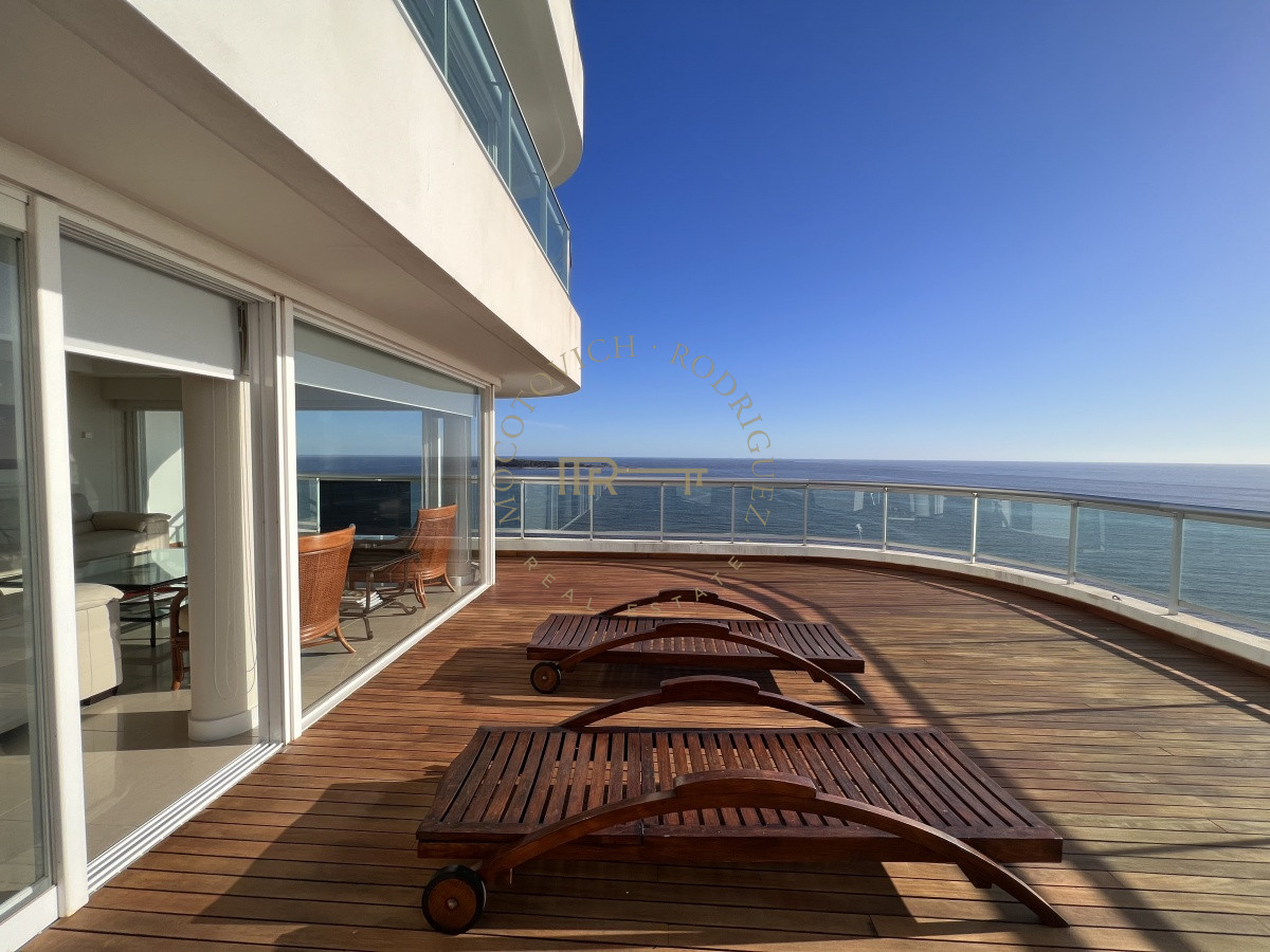 Apartamento ID.28 - Aquarela apartamento 2 dormitorios y dependencia. Alquiler Temporal. Piscina vista -Punta del Este