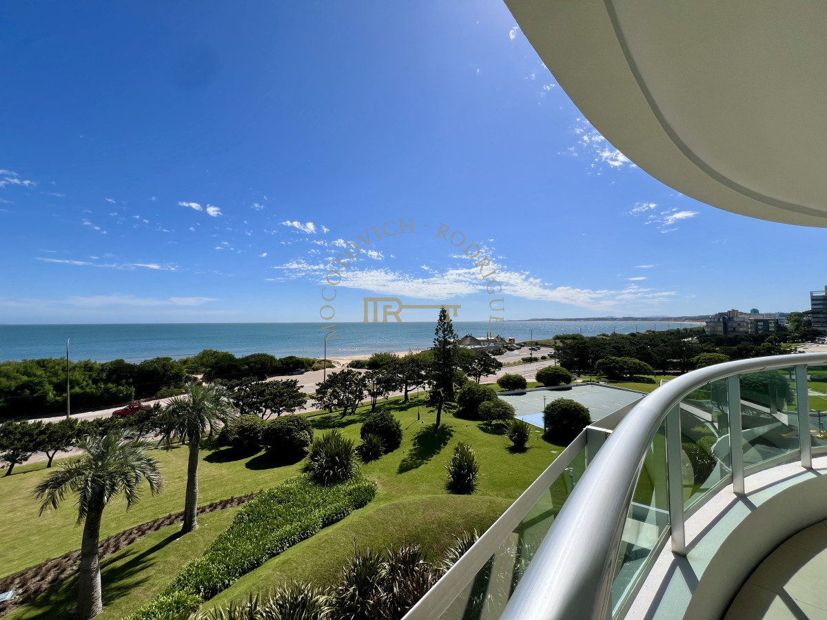 Apartamento ID.17 - Aquarela, 3 dormitorios en suite y dep. de servicio. Alquiler temporal.