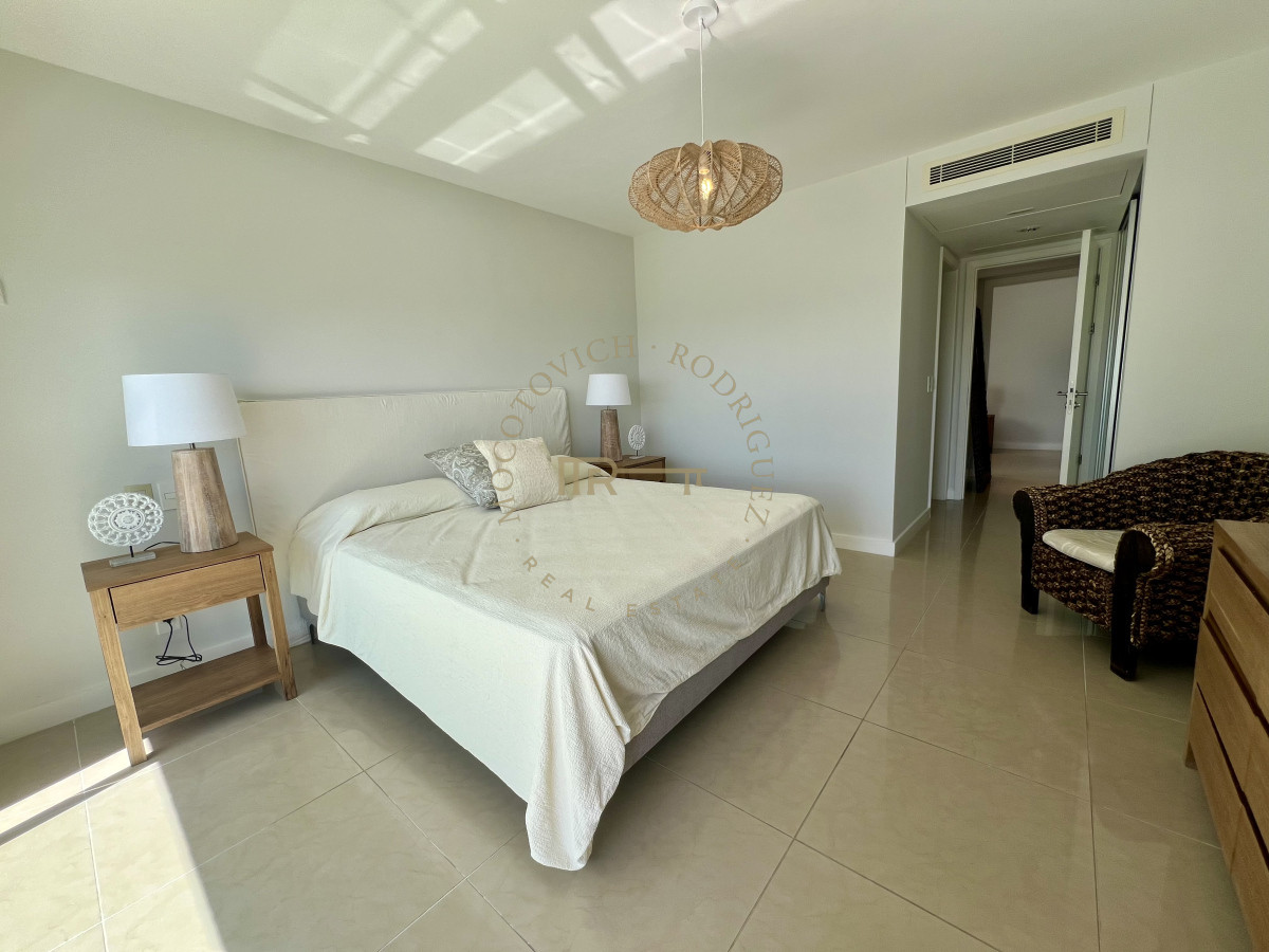 Apartamento ID.17 - Aquarela, 3 dormitorios en suite y dep. de servicio. Alquiler temporal.