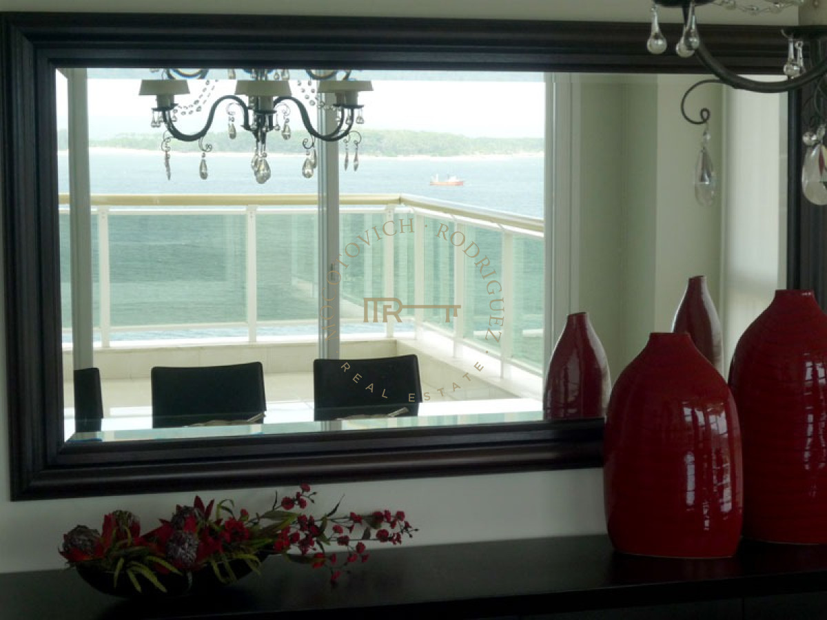 Apartamento ID.1077 - Esquinero en Le Jardin  al Puerto 3 dormitorios y dep. Vista al mar. 