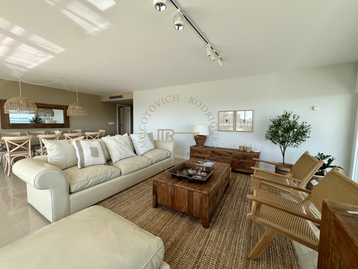 Apartamento ID.17 - Aquarela, 3 dormitorios en suite y dep. de servicio. Alquiler temporal.