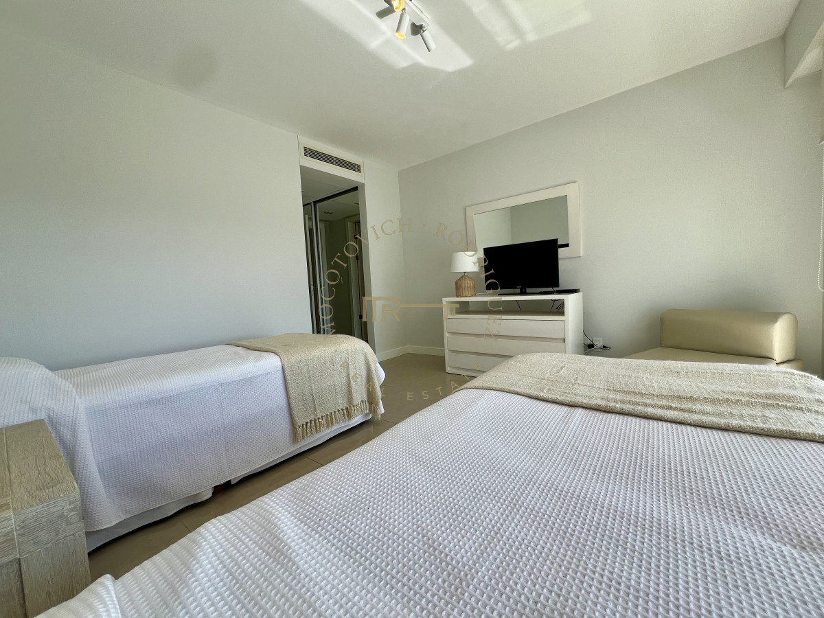 Apartamento ID.17 - Aquarela, 3 dormitorios en suite y dep. de servicio. Alquiler temporal.
