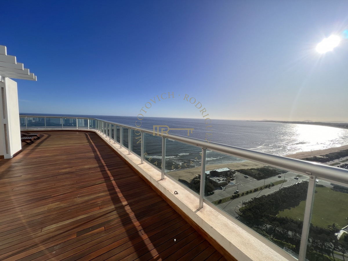 Apartamento ID.28 - Aquarela apartamento 2 dormitorios y dependencia. Alquiler Temporal. Piscina vista -Punta del Este
