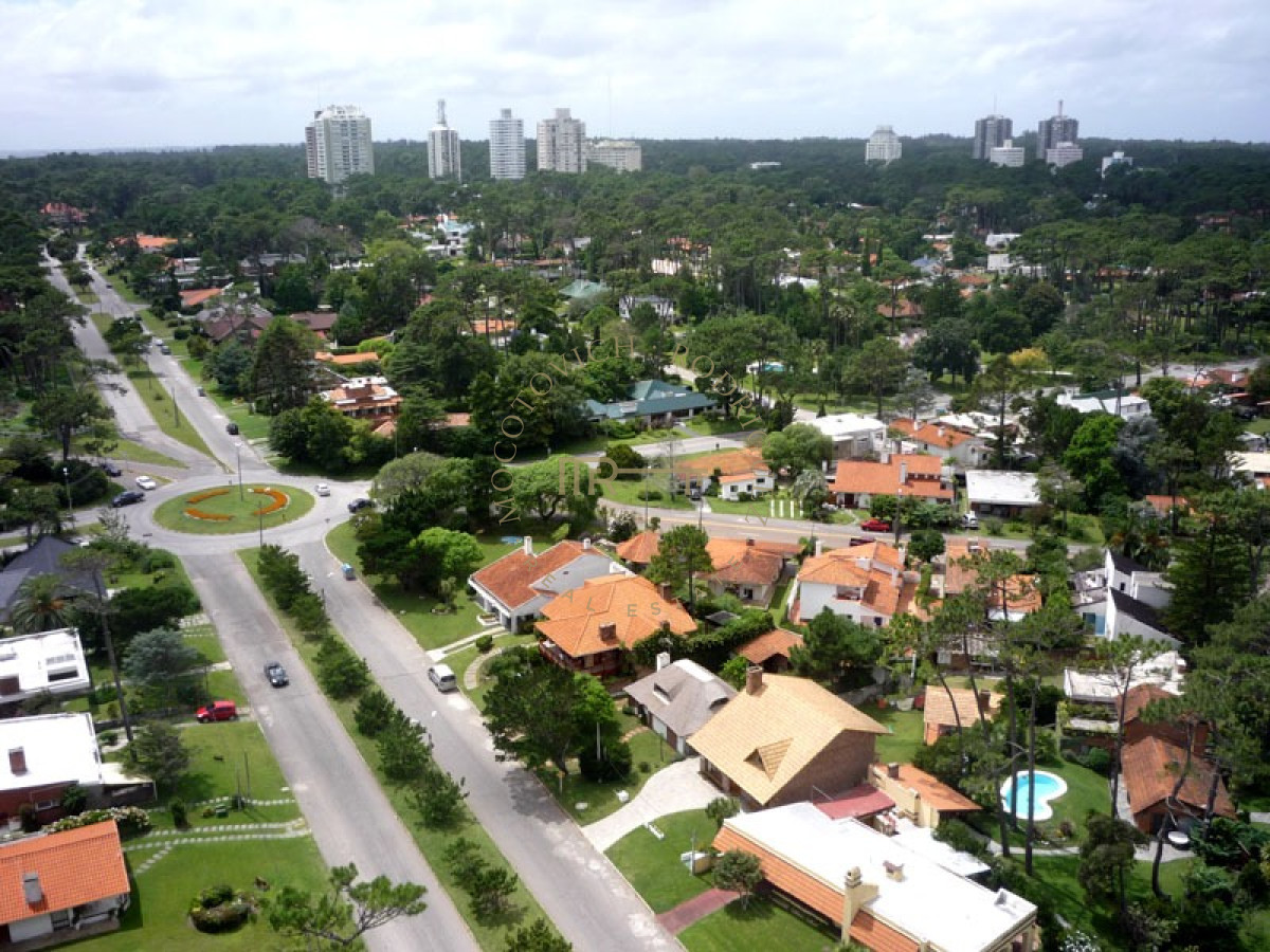 Apartamento ID.1077 - Esquinero en Le Jardin  al Puerto 3 dormitorios y dep. Vista al mar. 