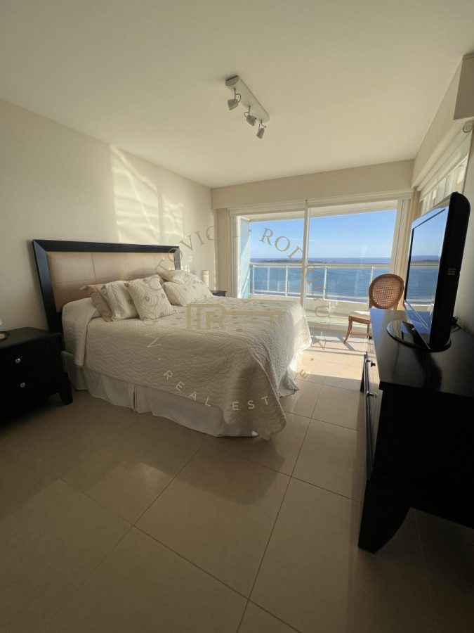 Apartamento ID.28 - Aquarela apartamento 2 dormitorios y dependencia. Alquiler Temporal. Piscina vista -Punta del Este