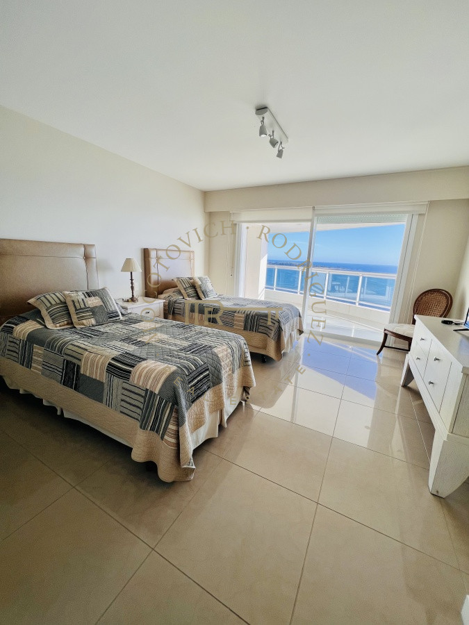 Apartamento ID.28 - Aquarela apartamento 2 dormitorios y dependencia. Alquiler Temporal. Piscina vista -Punta del Este