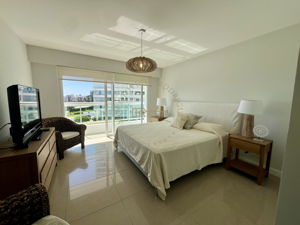 Apartamento ID.17 - Aquarela, 3 dormitorios en suite y dep. de servicio. Alquiler temporal.