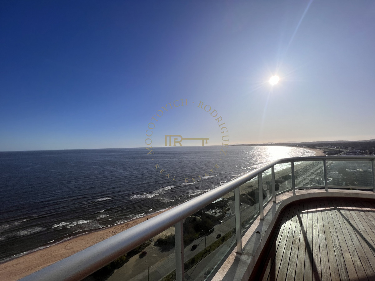 Apartamento ID.28 - Aquarela apartamento 2 dormitorios y dependencia. Alquiler Temporal. Piscina vista -Punta del Este