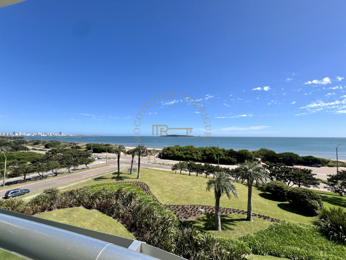 Apartamento ID.17 - Aquarela, 3 dormitorios en suite y dep. de servicio. Alquiler temporal.
