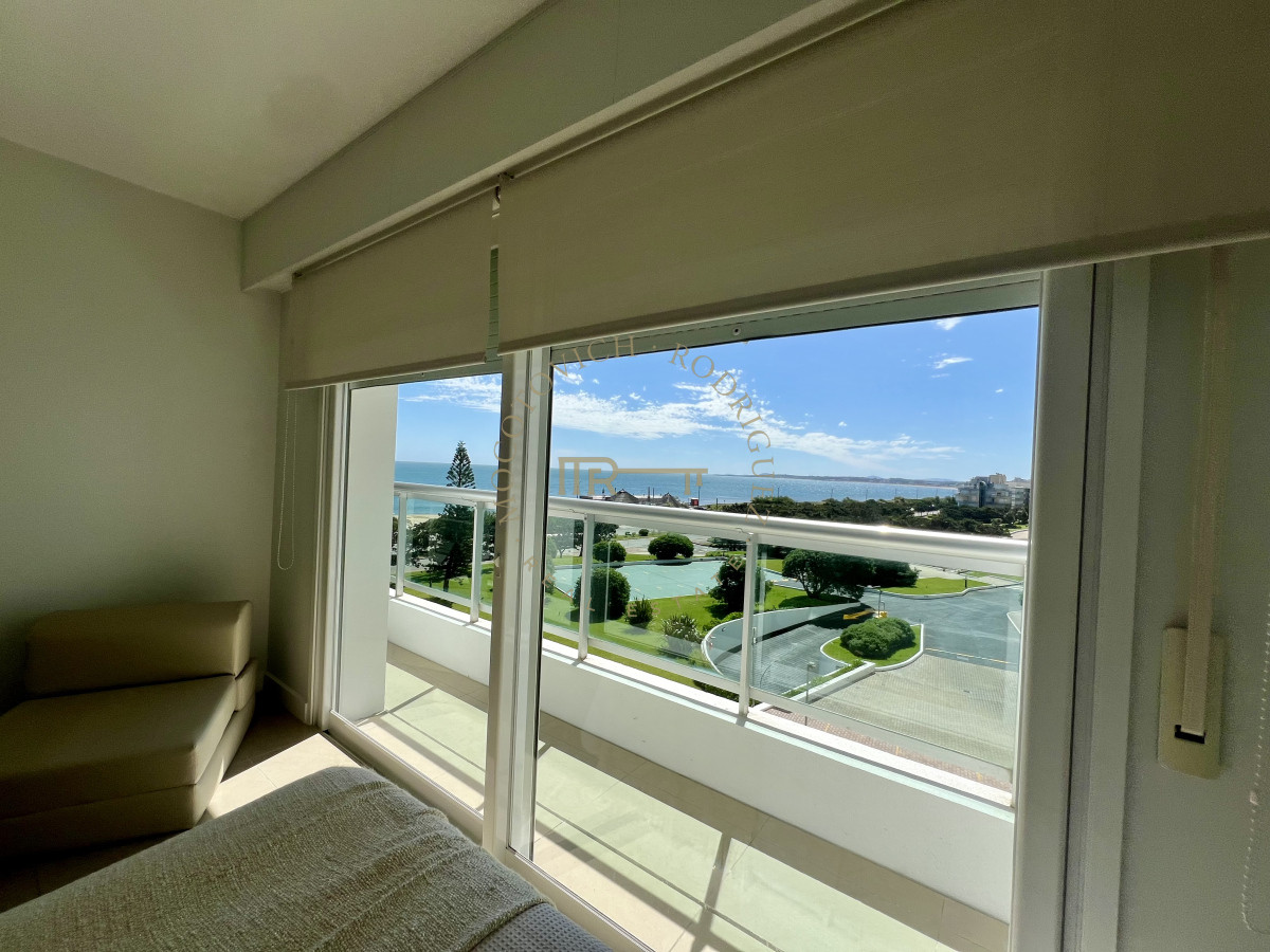 Apartamento ID.17 - Aquarela, 3 dormitorios en suite y dep. de servicio. Alquiler temporal.