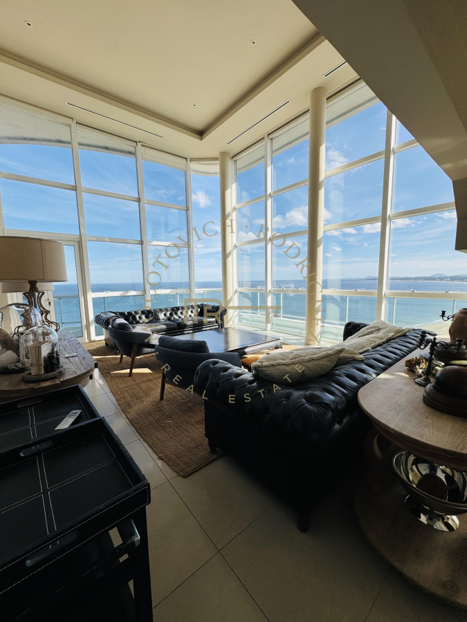 Apartamento ID.7 - Aquarela duplex  4 dormitorios en venta. Playa Mansa. Punta del Este