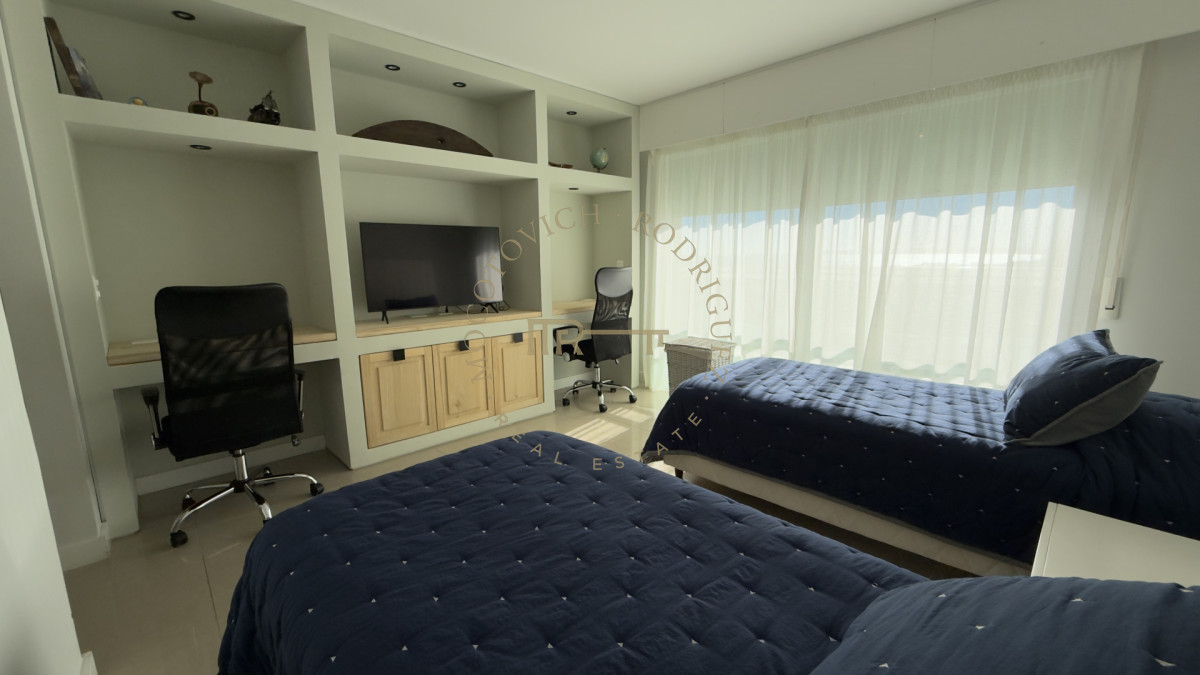 Apartamento ID.2403 - Aquarela 3 dormitorios y dep. de servicio en alquiler temporal 2026 Punta del Este.-