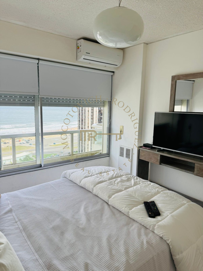 Apartamento ID.3745 - Alquiler de verano. 1 dormitorio, vista al mar, servicio de playa en brava. 