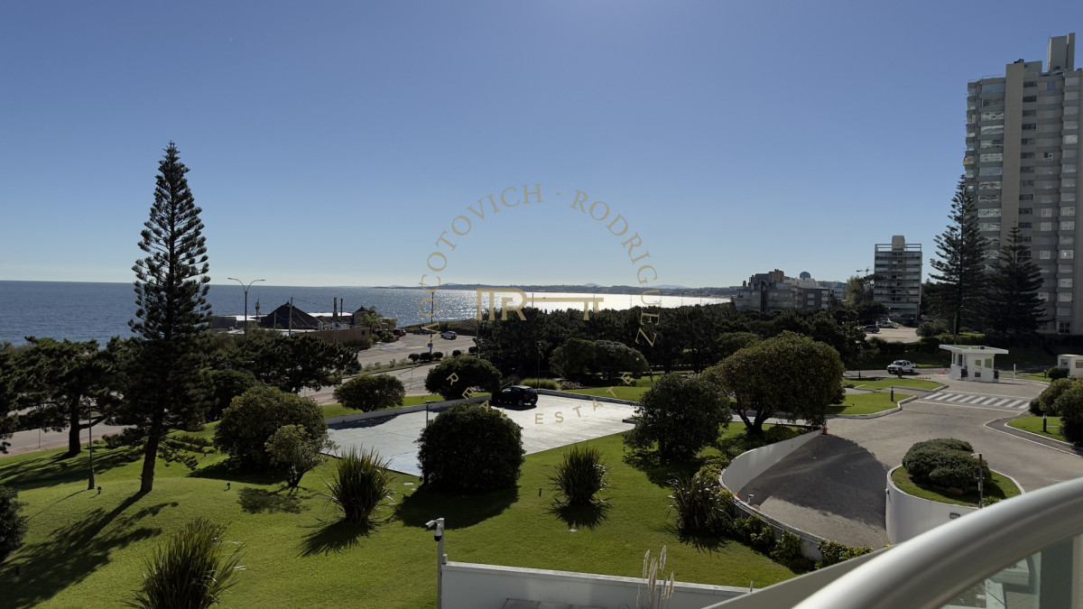 Apartamento ID.2403 - Aquarela 3 dormitorios y dep. de servicio en alquiler temporal 2026 Punta del Este.-