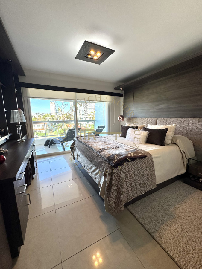Apartamento ID.27 - Aquarela Apartamento en venta 2 dormitorios en suite y dependencia de servicio
