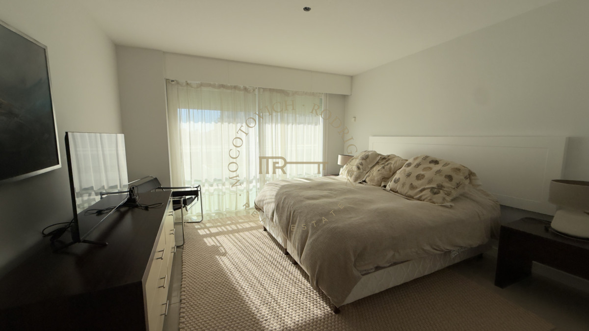 Apartamento ID.2403 - Aquarela 3 dormitorios y dep. de servicio en alquiler temporal 2026 Punta del Este.-