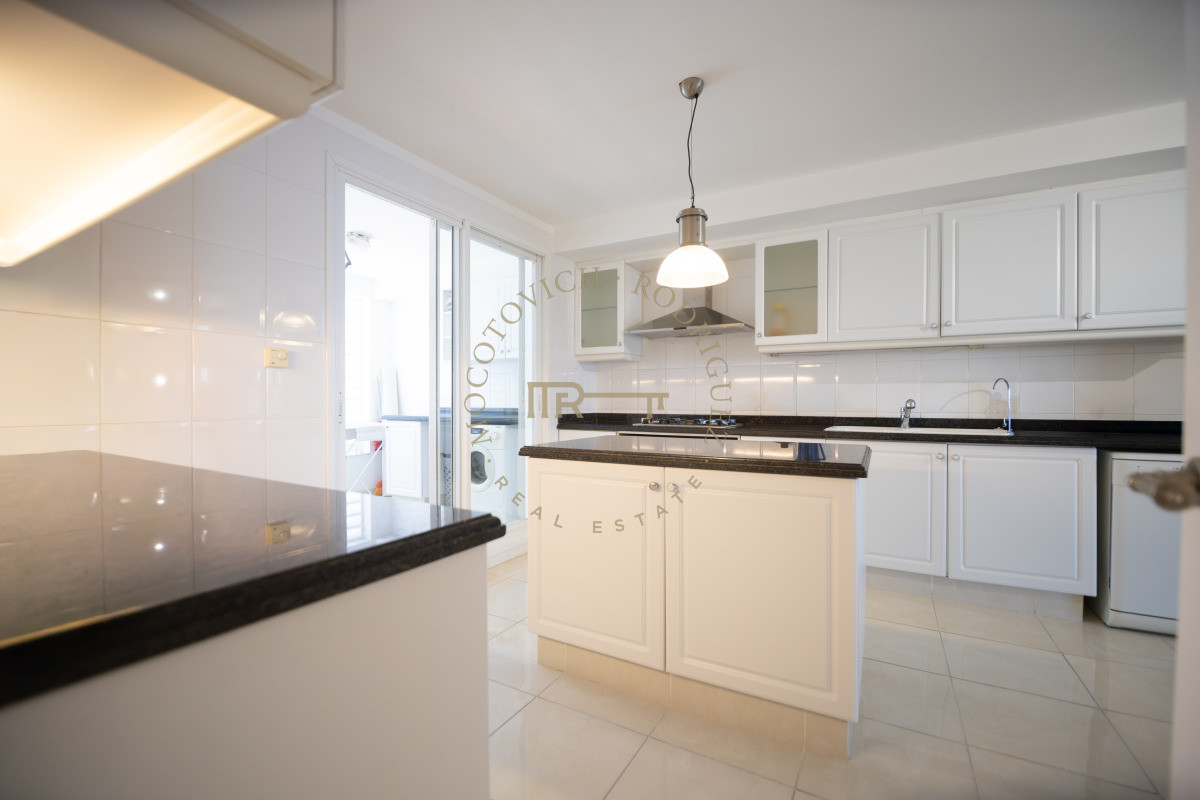 Apartamento ID.3937 - Le Jardin apartamento en venta de 4 suites más servicio. Piso alto vista . Punta del Este