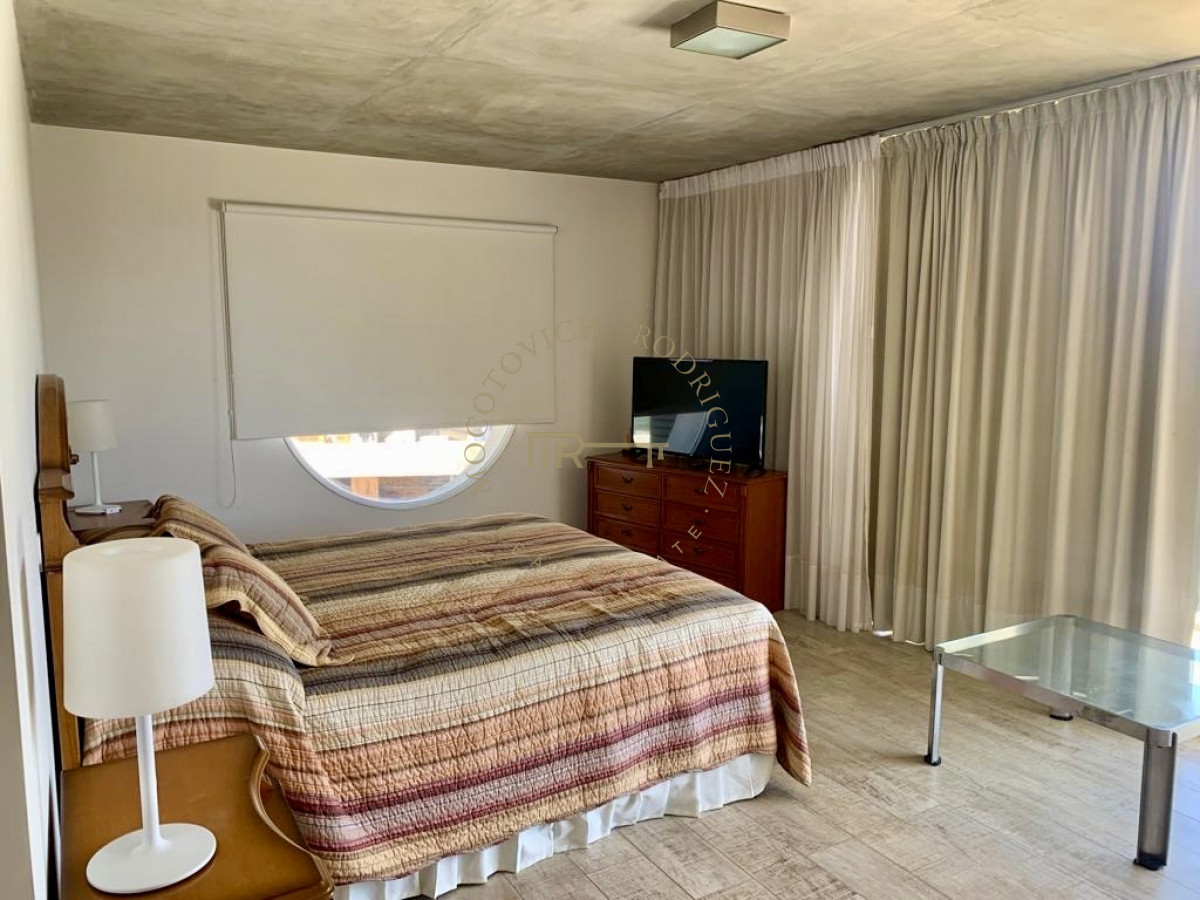 Apartamento ID.3657 - Apartamento en venta de tres dormitorios frente al mar. Playa Mansa