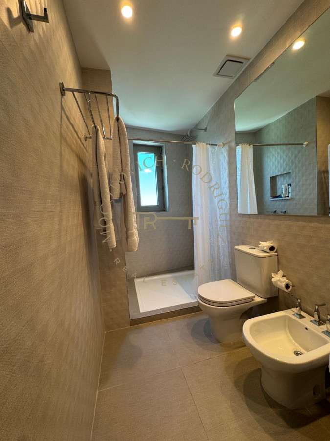 Apartamento ID.2527 - Fendi, Esquinero en venta a Punta Ballena de 4 dormitorios impresionante vista. 