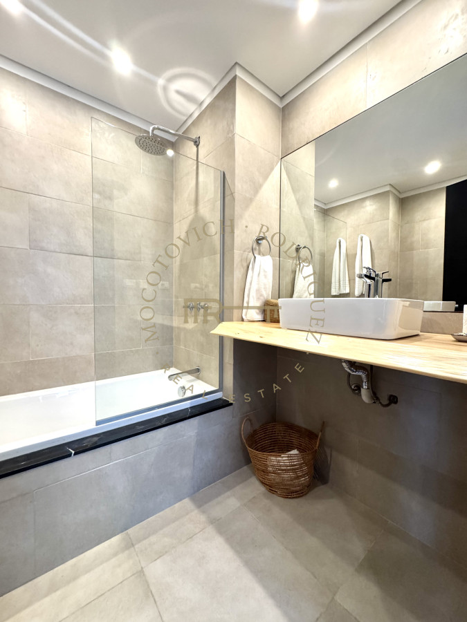 Apartamento ID.4088 - Delamar Pent House en venta con piscina y parrilla propia. La Barra. 