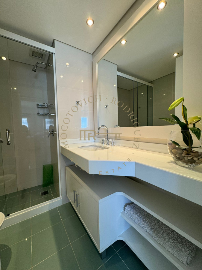 Apartamento ID.2540 - Apartamento en venta 4 dormitorios y serv. Torre Aquarela. 2026