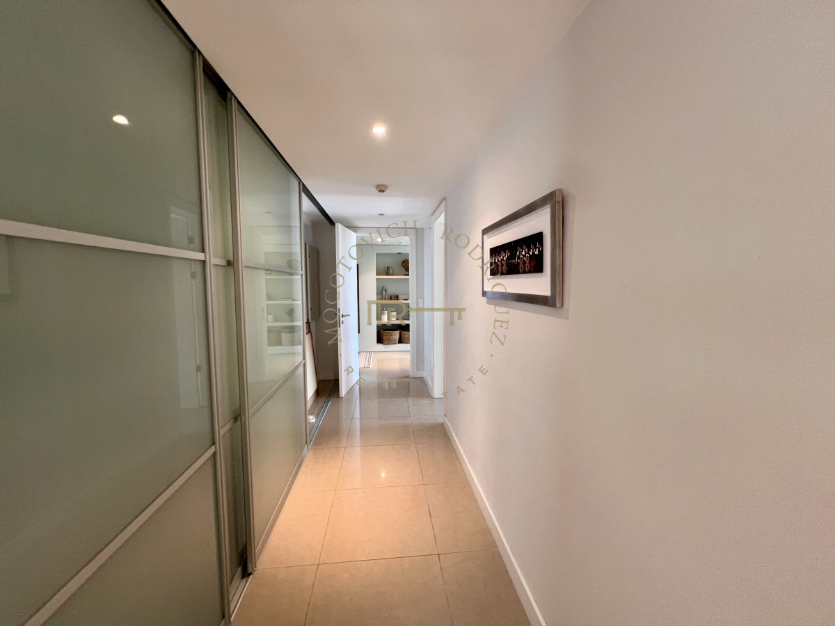 Apartamento ID.2403 - Aquarela 3 dormitorios y dep. de servicio en alquiler temporal 2026 Punta del Este.-