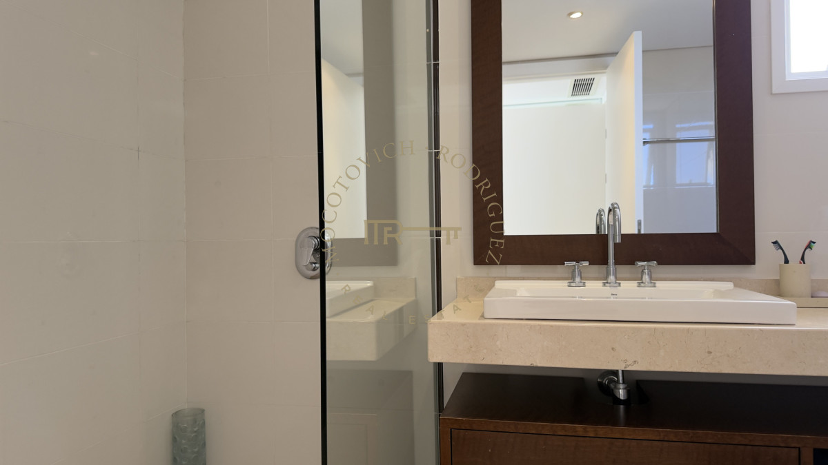Apartamento ID.2403 - Aquarela 3 dormitorios y dep. de servicio en alquiler temporal 2026 Punta del Este.-