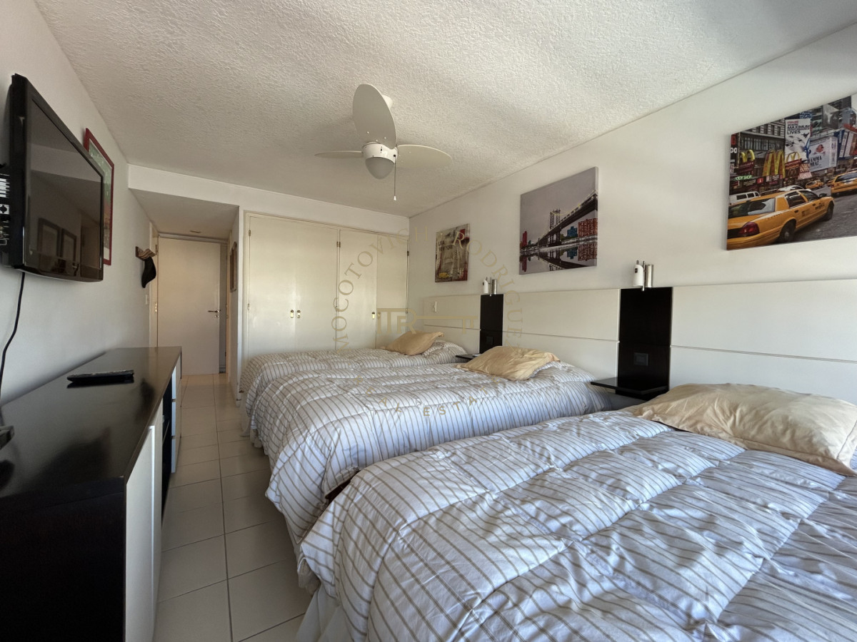 Apartamento ID.4234 - Apartamento en venta de 3 dormitorios mas dep. frente al puerto de Punta del Este.