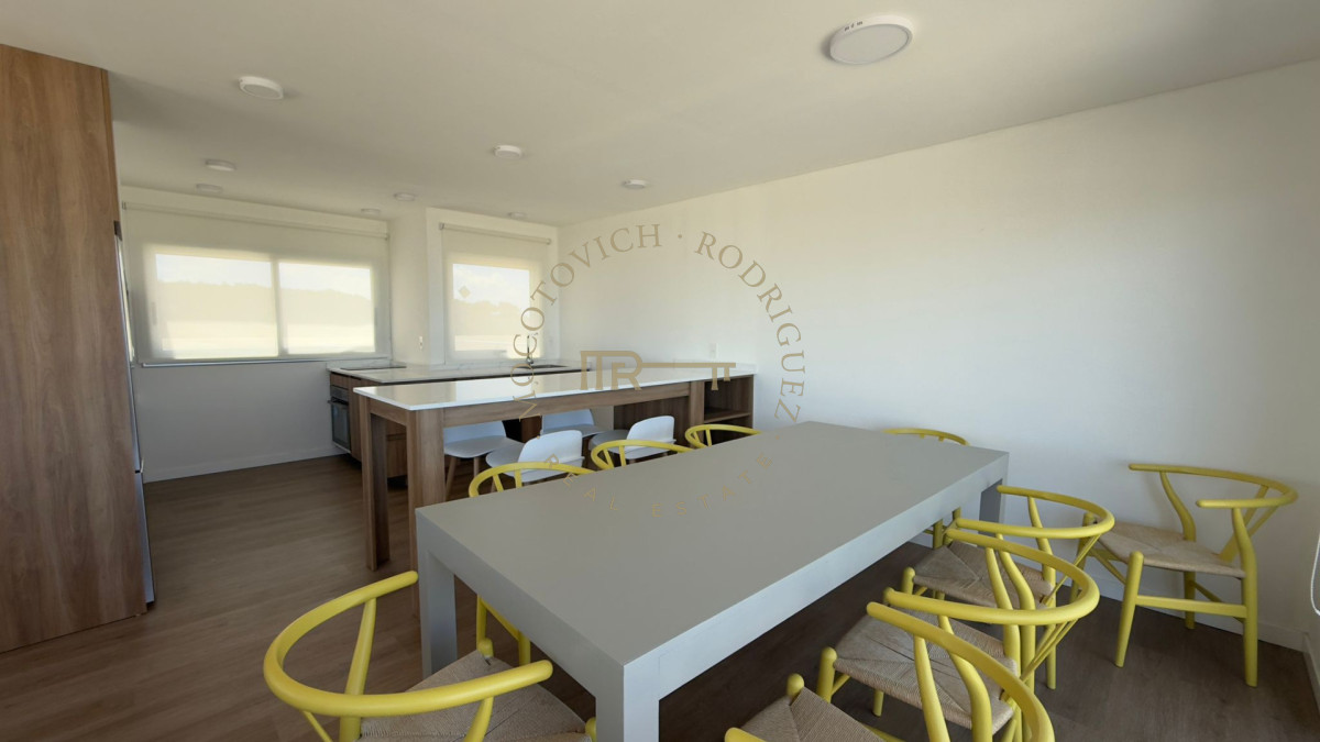 Apartamento ID.650 - Apartamento en alquiler temporal, penthouse con parrillero 3 dormitorios- Playa Brava