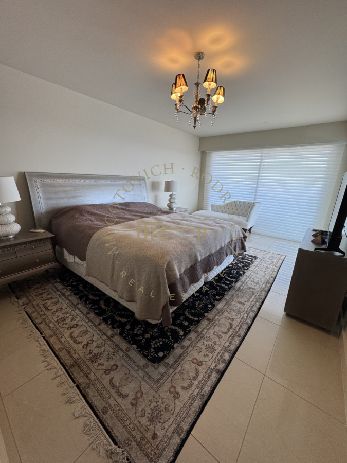 Apartamento ID.7 - Aquarela duplex  4 dormitorios en venta. Playa Mansa. Punta del Este