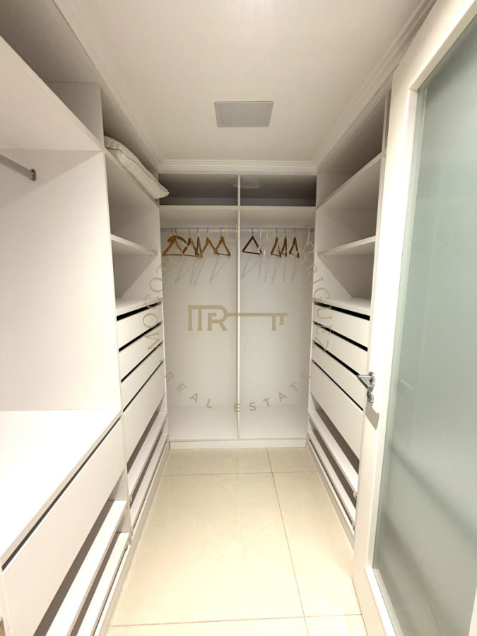 Apartamento ID.4243 - Apartamento de 4 dormitorios más dep. de servicio con vista al puerto de Punta del Este 