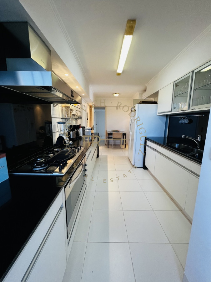 Apartamento ID.2379 - Espectacular apartamento en venta 6 dormitorios, barbacoa y loft en la brava. Vista al mar.-