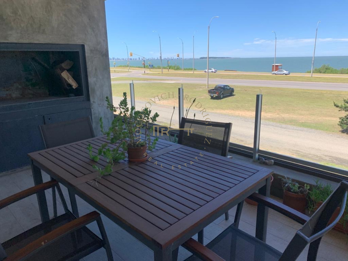 Apartamento ID.3657 - Apartamento en venta de tres dormitorios frente al mar. Playa Mansa