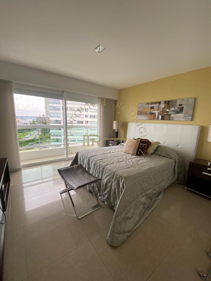 Apartamento ID.18 - Aquarela apartamento en alquiler anual 3 dormitorios y dependencia. Punta del Este.