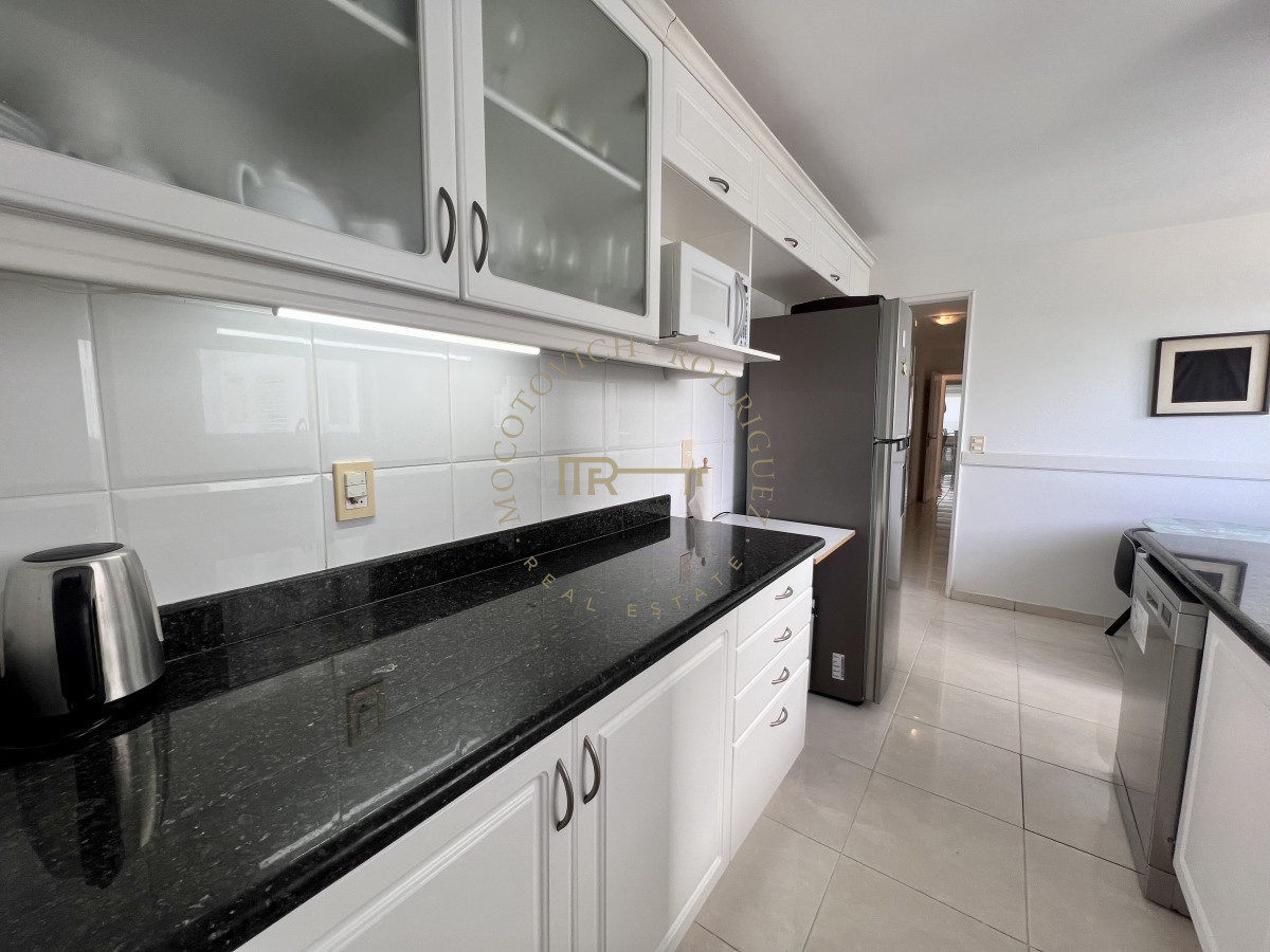 Apartamento ID.289 - Apartamentoen venta  Millenium  3 dormitorios más dep. Playa Mansa Punta del Este.