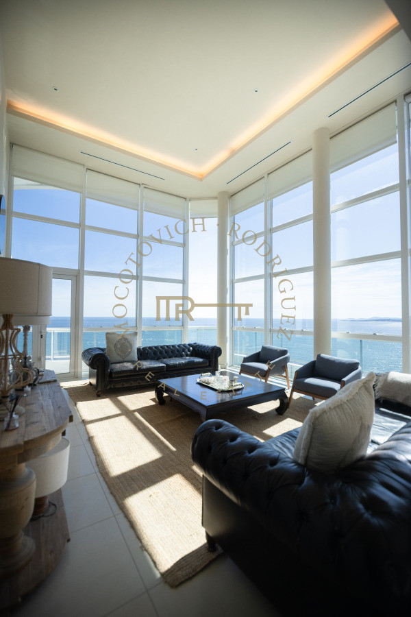 Apartamento ID.7 - Aquarela duplex en venta 4 dormitorios en venta. Playa Mansa. Punta del Este