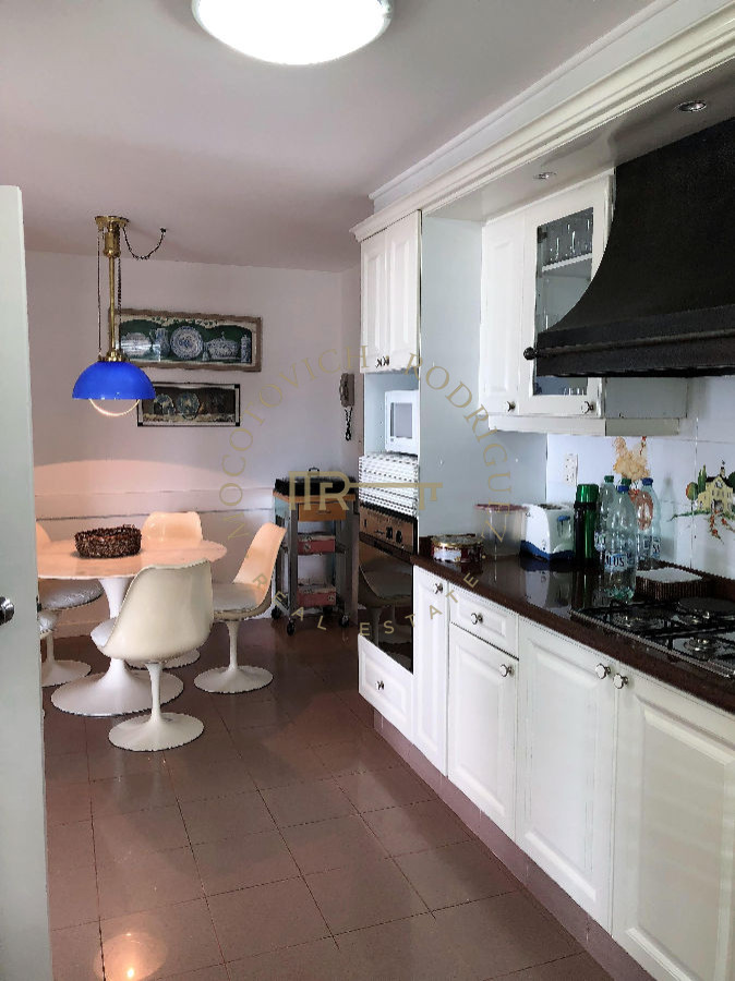 Apartamento ID.125 - Apartamento en venta 3 dormitorios y servicio, vista al mar  - Playa Mansa