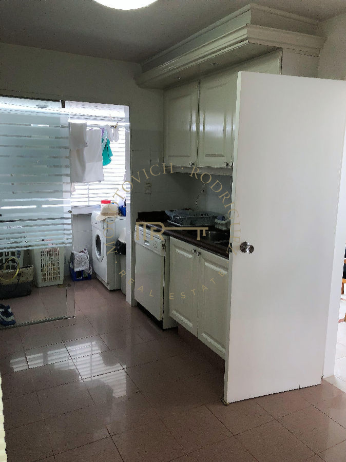 Apartamento ID.125 - Apartamento en venta 3 dormitorios y servicio, vista al mar  - Playa Mansa
