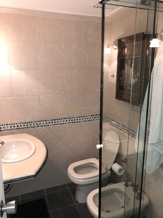 Apartamento ID.125 - Apartamento en venta 3 dormitorios y servicio, vista al mar  - Playa Mansa