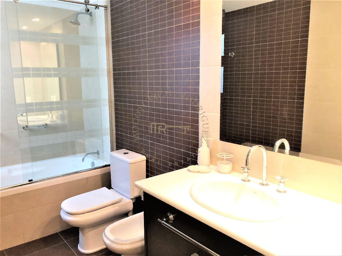 Apartamento ID.145 - Apartamento en alquiler temporal  4 dormitorios Imperiale - Playa Brava Punta del Este