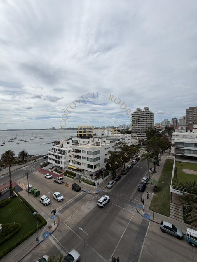 Apartamento ID.4243 - Apartamento de 4 dormitorios más dep. de servicio con vista al puerto de Punta del Este 