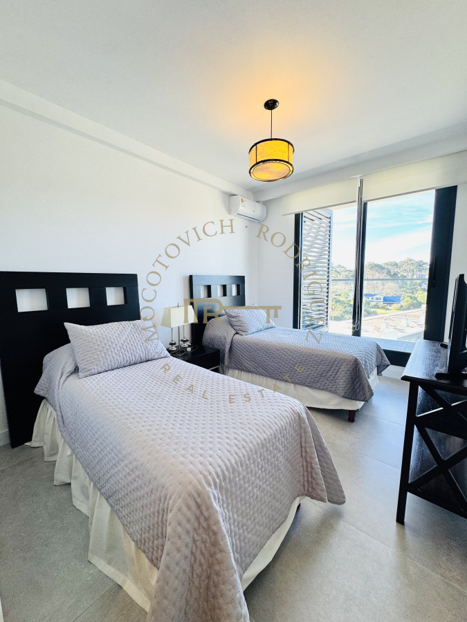 Apartamento ID.278 - Apartamento en venta 2 dormitorios Playa Mansa vista - Venetian - a estrenar - frente al mar- lujo