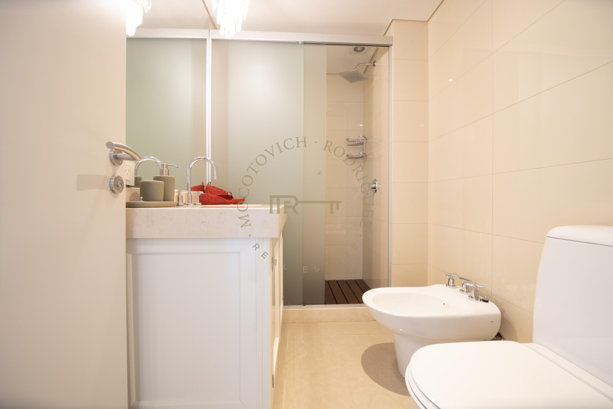 Apartamento ID.3032 - Torre Aquarela exclusivo apartamento en venta 4 dormitorios y dep. de servicio.