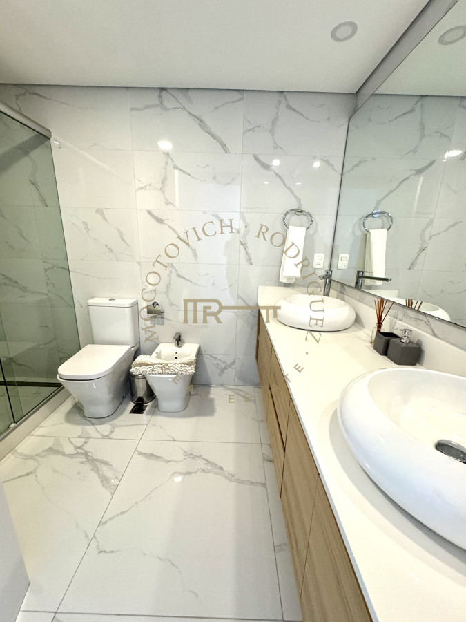 Apartamento ID.3384 - Apartamento Premium de tres suites frente al mar. Alquiler anual