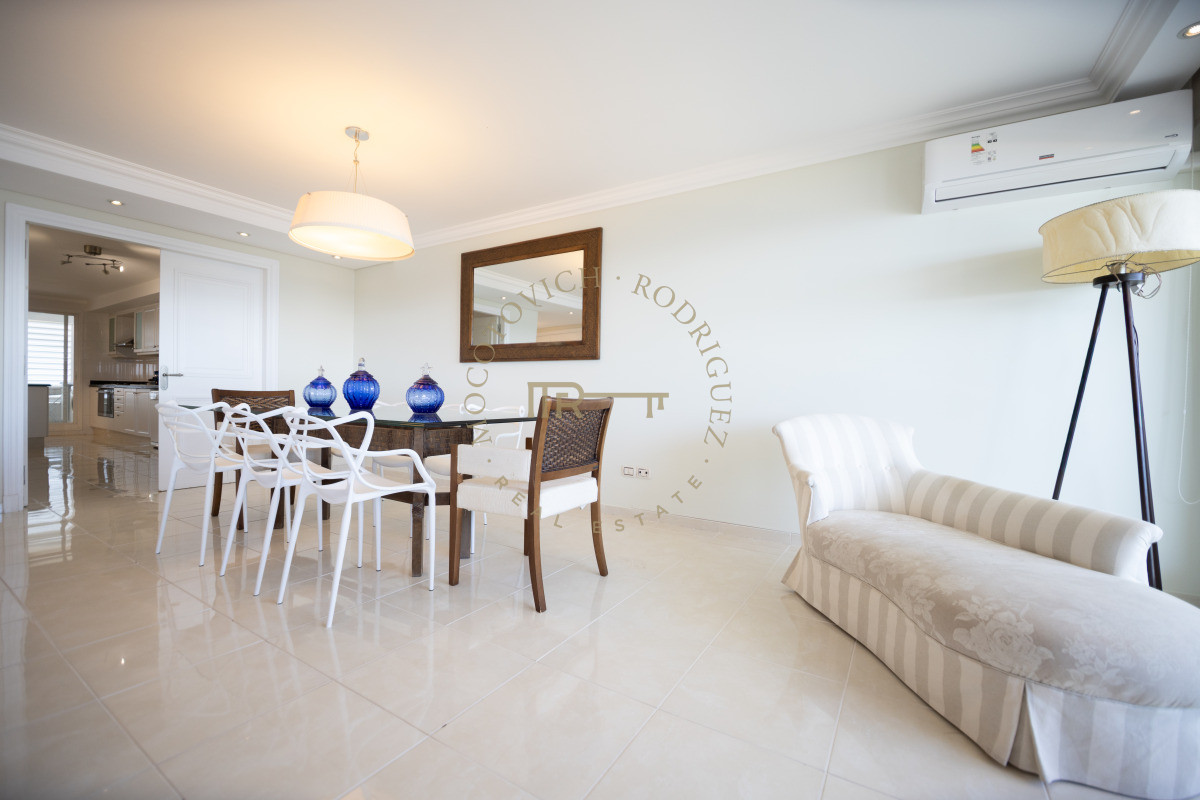 Apartamento ID.3937 - Le Jardin apartamento en venta de 4 suites más servicio. Piso alto vista . Punta del Este