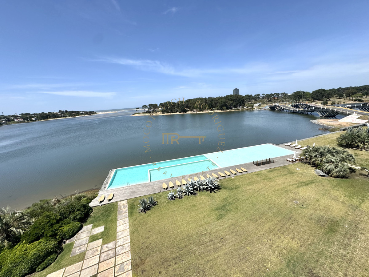 Apartamento ID.4088 - Delamar Pent House en venta con piscina y parrilla propia. La Barra. 