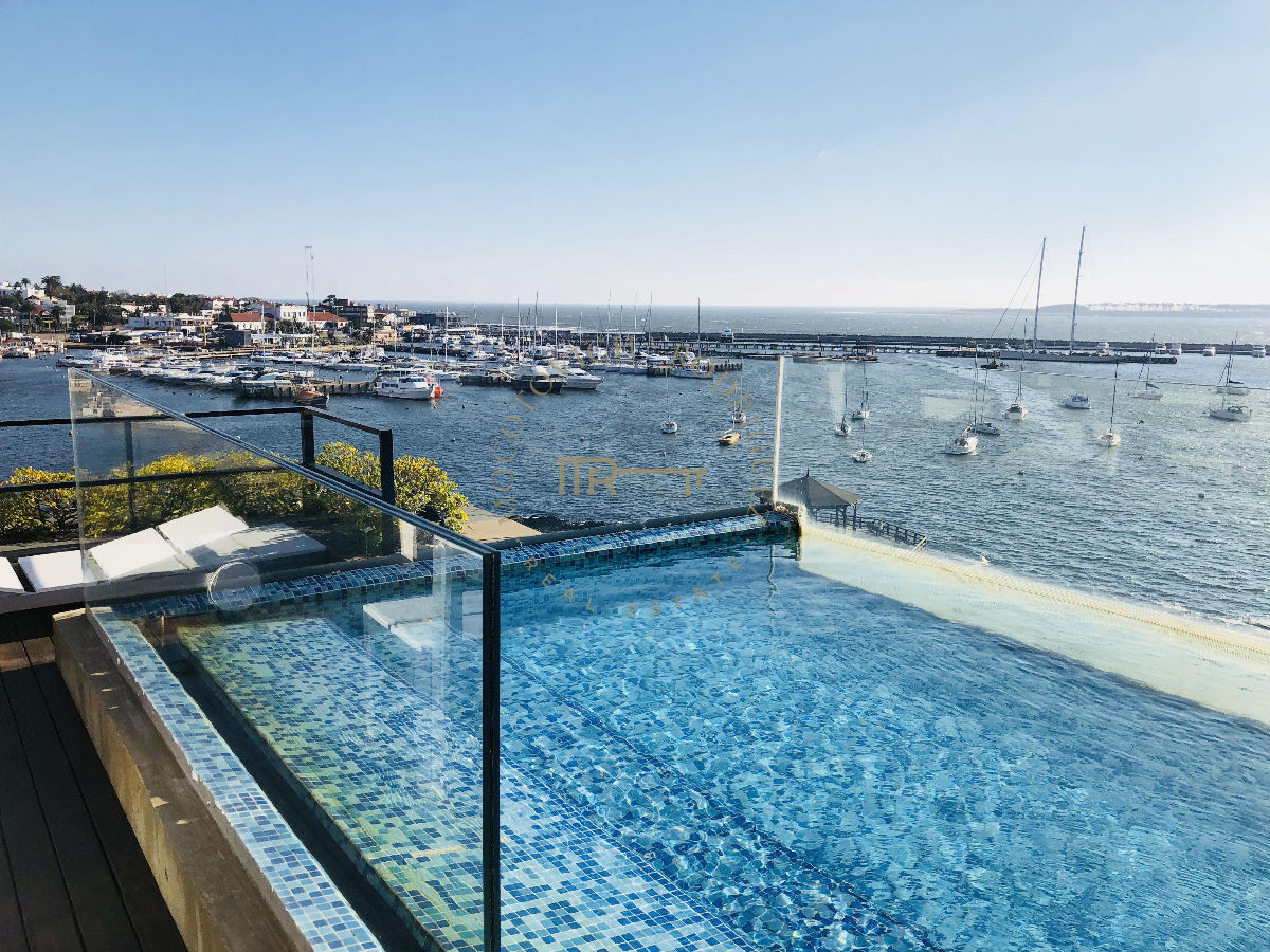 Apartamento ID.194 - Puerto, exclusivo apartamento en venta 4 dormitorios, piscina. Punta del Este.