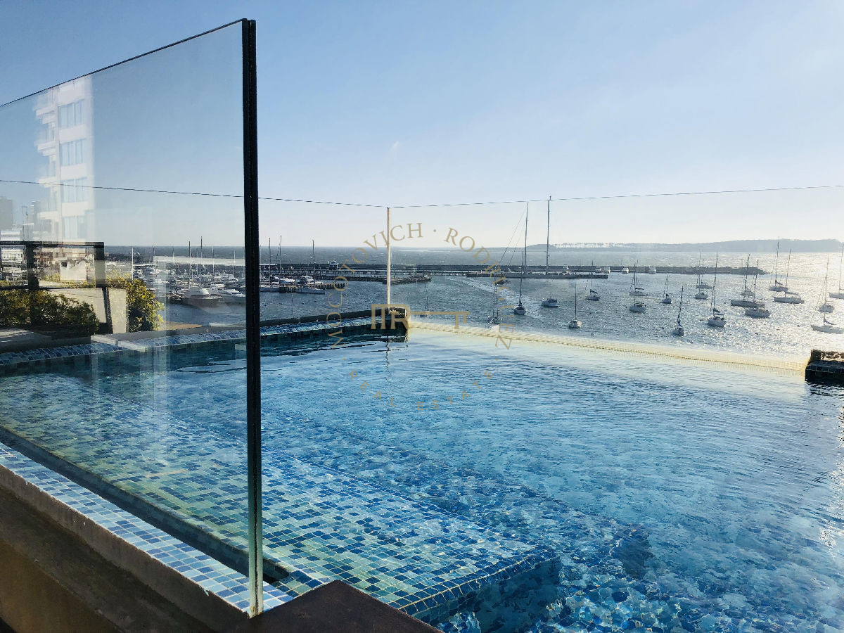 Apartamento ID.194 - Puerto, exclusivo apartamento en venta 4 dormitorios, piscina. Punta del Este.