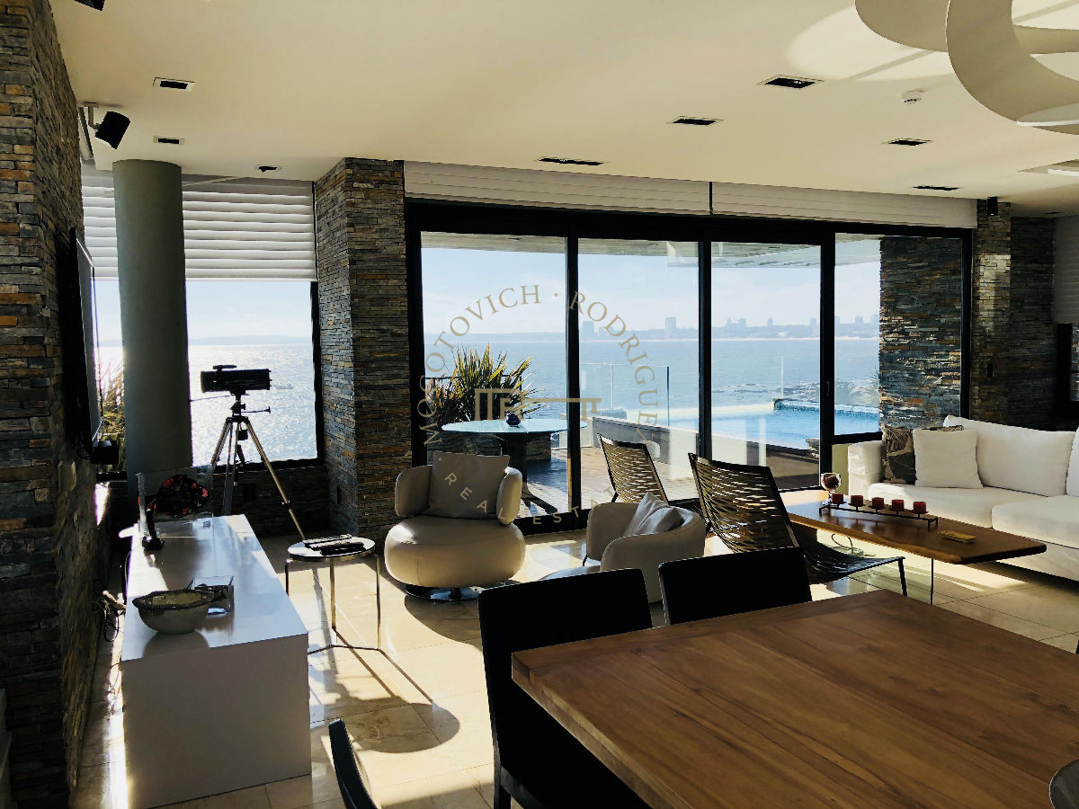Apartamento ID.194 - Puerto, exclusivo apartamento en venta 4 dormitorios, piscina. Punta del Este.