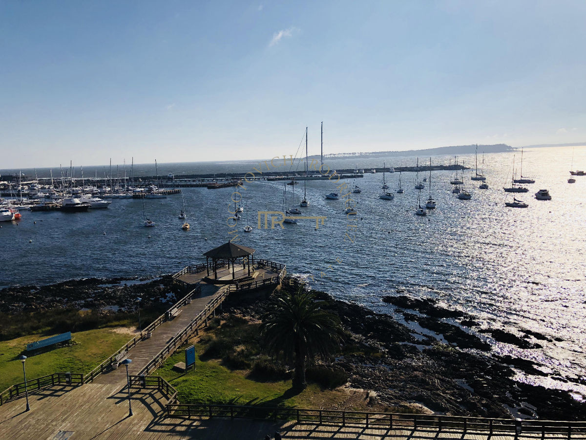 Apartamento ID.194 - Puerto, exclusivo apartamento en venta 4 dormitorios, piscina. Punta del Este.